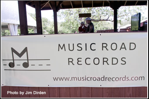sign_music-road-records_ccmf2011_dvd1_0009