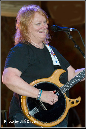 indigo-girls_ccmf2013_03_3131