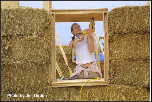 straw-house_hmf03_cd1_0479