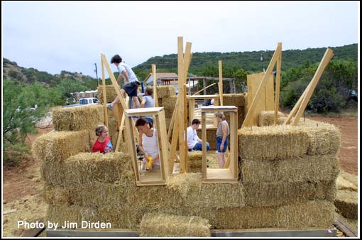 straw-house_hmf03_cd1_0485