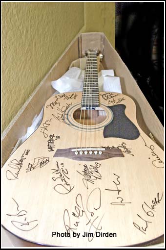 signed-guitar_kennedy-tribute_0085