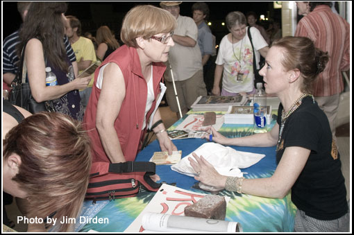 benefit-brooke-autographs_wgff09_dvd2_0025